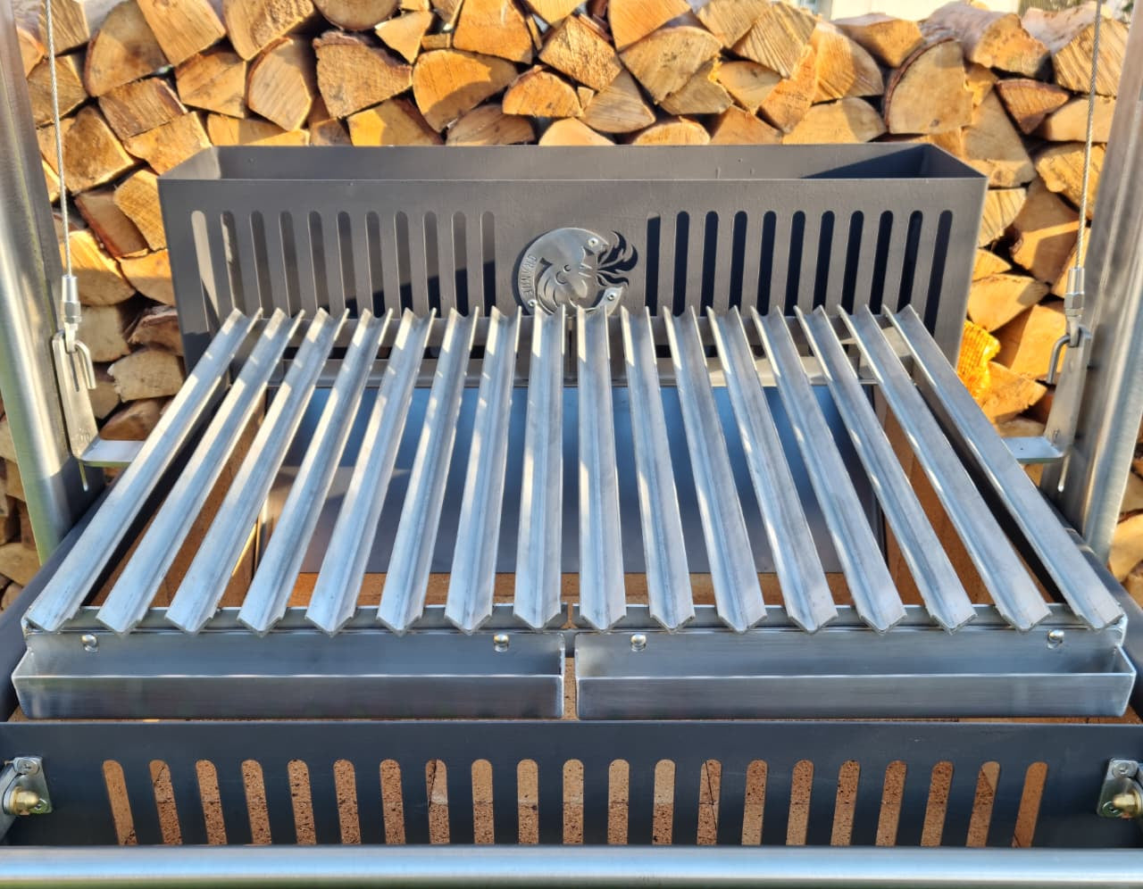 V-grate cooking surface – perfect for large cuts and fat runoff 